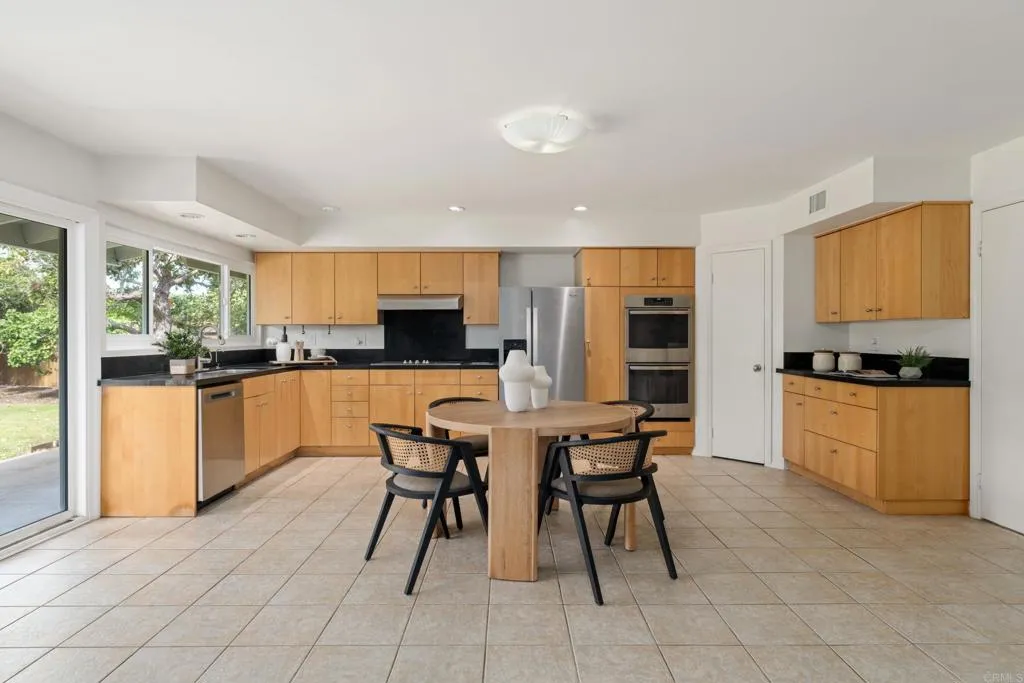 8720 Nottingham Place, La Jolla, CA 92037