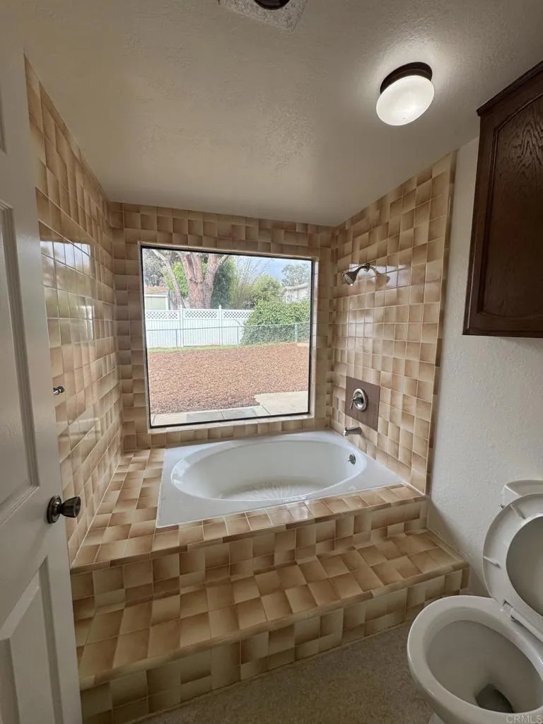 1906 Odell Circle, Vista, CA 92084