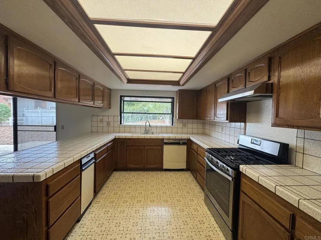 1906 Odell Circle, Vista, CA 92084