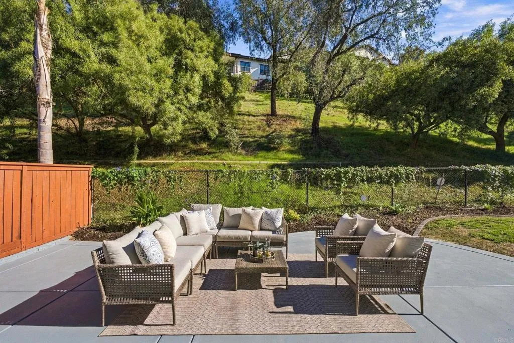 5595 Foxtail Loop, Carlsbad, CA 92010 5595 Foxtail Loop, Carlsbad, CA 92010