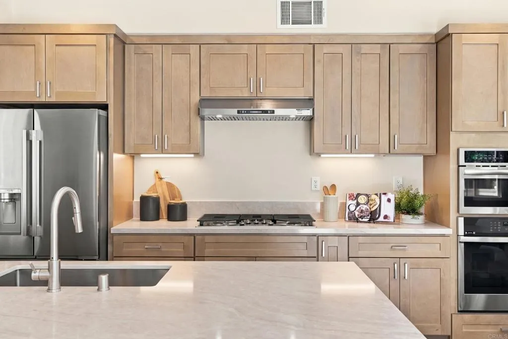 5595 Foxtail Loop, Carlsbad, CA 92010 5595 Foxtail Loop, Carlsbad, CA 92010