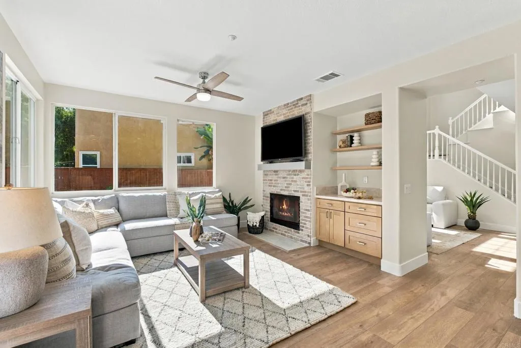 5595 Foxtail Loop, Carlsbad, CA 92010 5595 Foxtail Loop, Carlsbad, CA 92010