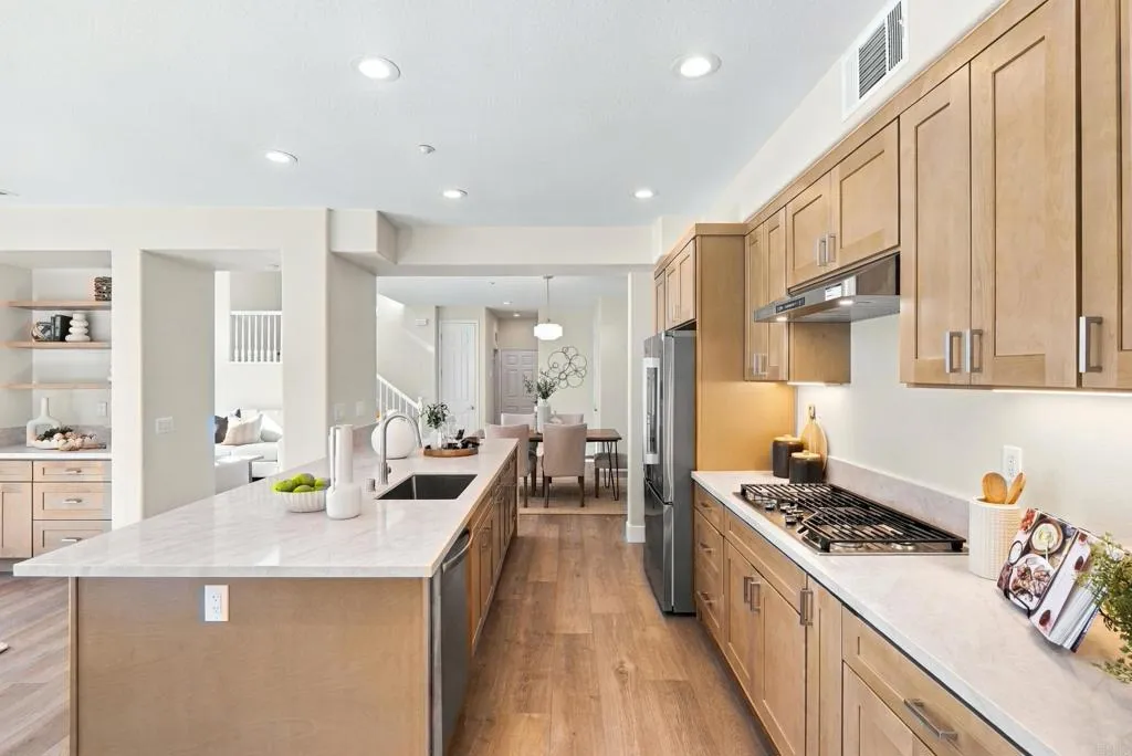 5595 Foxtail Loop, Carlsbad, CA 92010 5595 Foxtail Loop, Carlsbad, CA 92010
