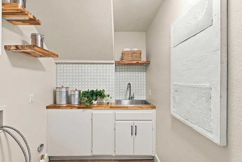 5595 Foxtail Loop, Carlsbad, CA 92010 5595 Foxtail Loop, Carlsbad, CA 92010