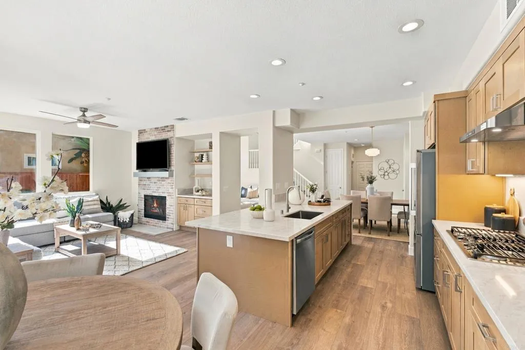 5595 Foxtail Loop, Carlsbad, CA 92010 5595 Foxtail Loop, Carlsbad, CA 92010