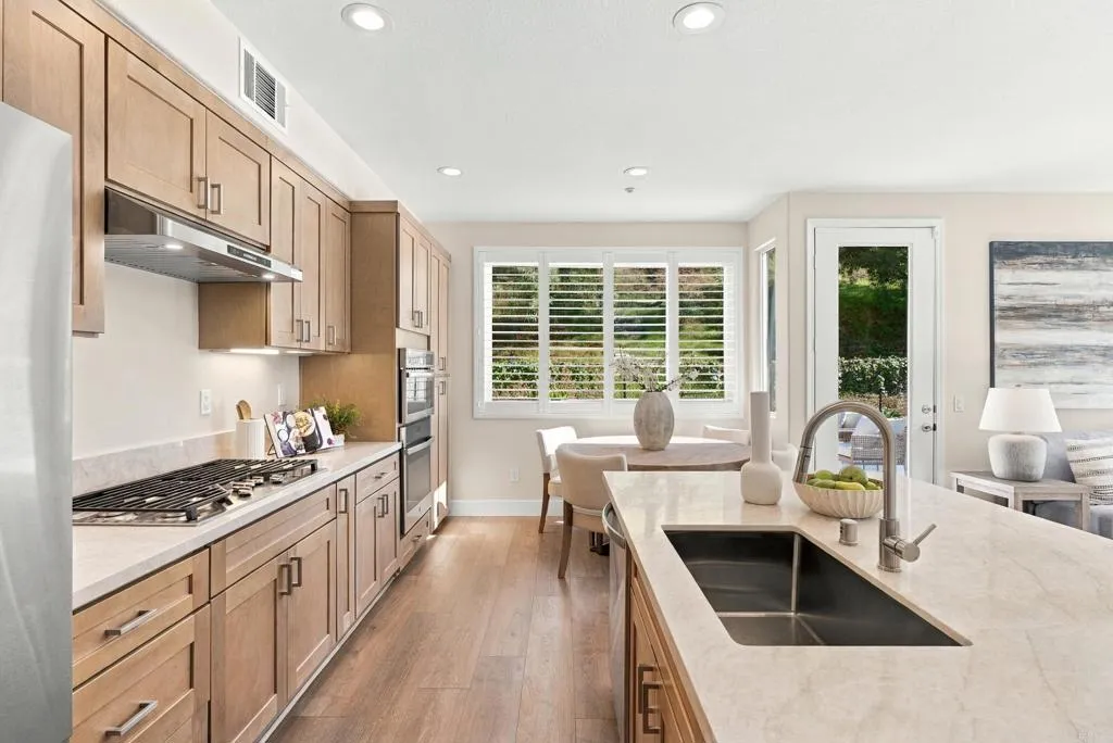 5595 Foxtail Loop, Carlsbad, CA 92010 5595 Foxtail Loop, Carlsbad, CA 92010
