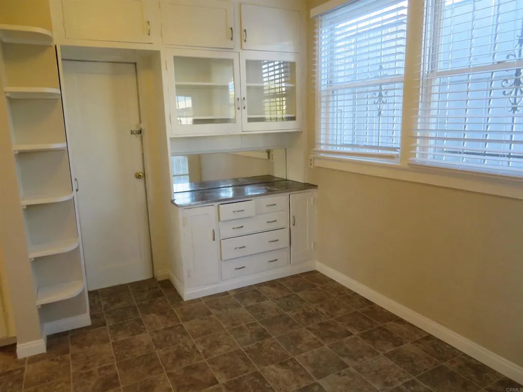 4202 43rd Street, San Diego, CA 92105 large dinette area with hutch