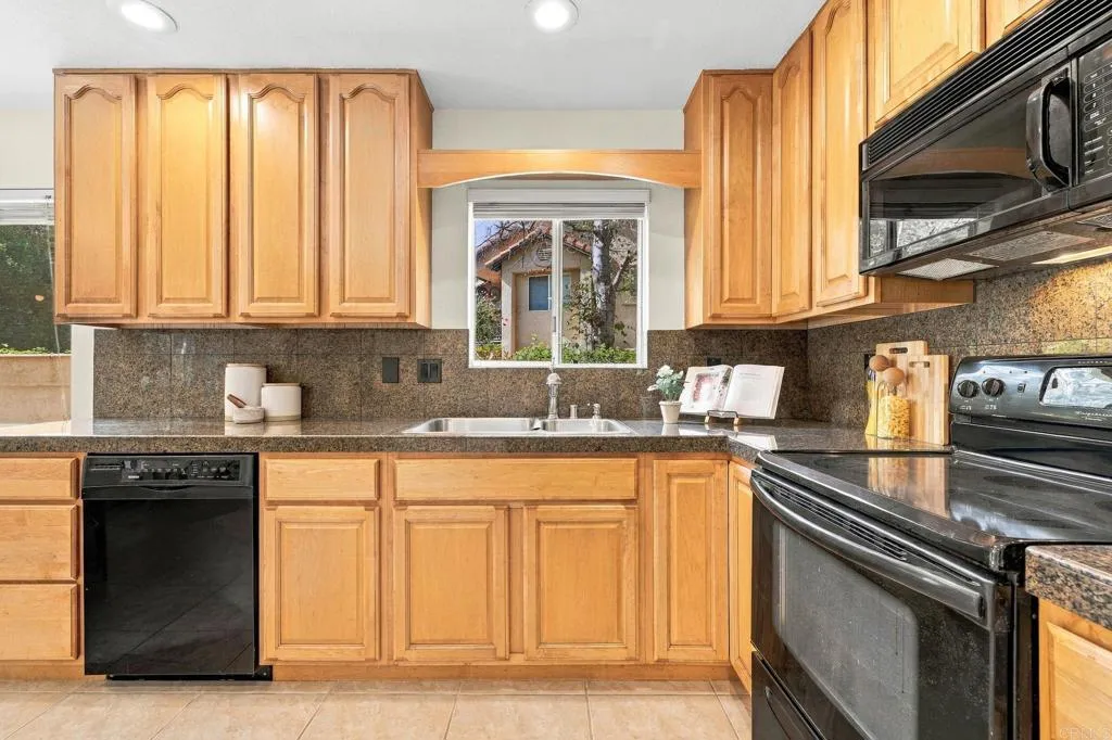 11215 Avenida De Los Lobos, #B, San Diego, CA 92127