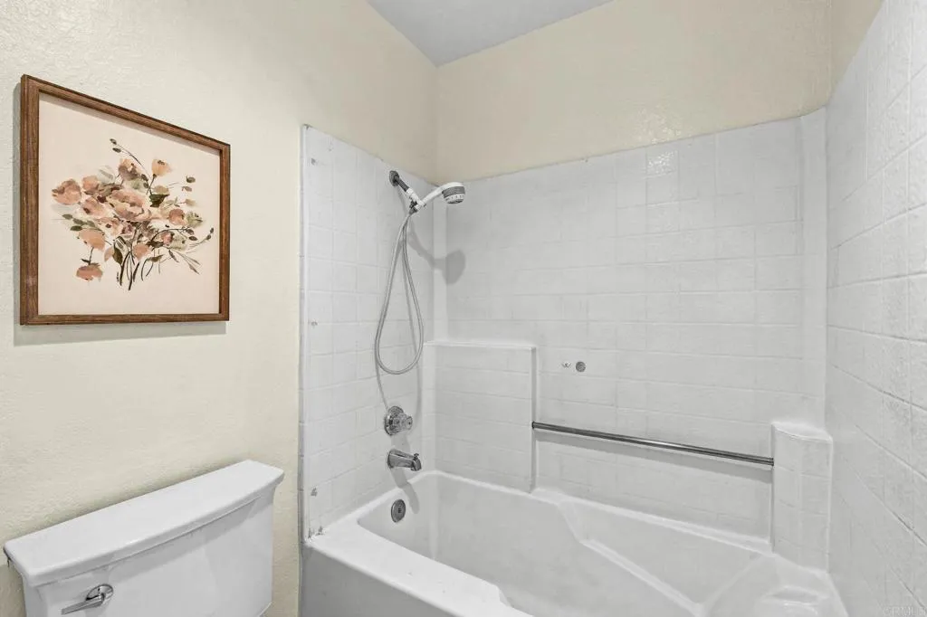 11215 Avenida De Los Lobos, #B, San Diego, CA 92127