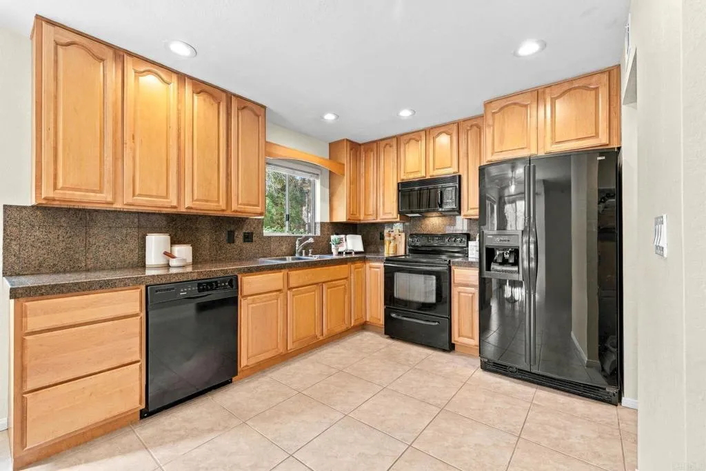 11215 Avenida De Los Lobos, #B, San Diego, CA 92127
