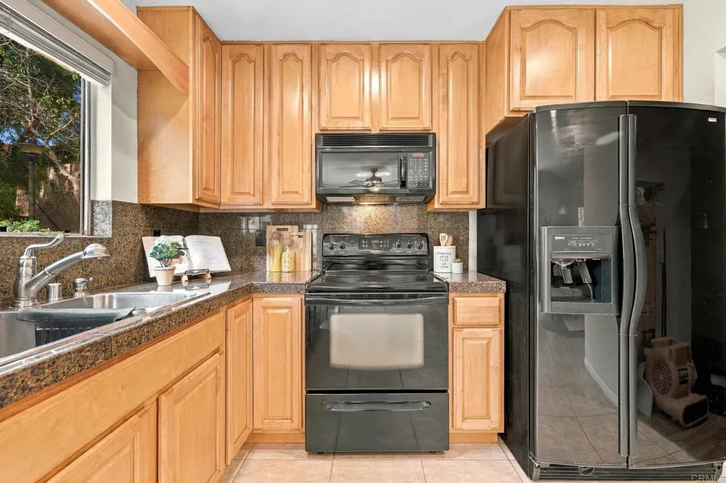 11215 Avenida De Los Lobos, #B, San Diego, CA 92127