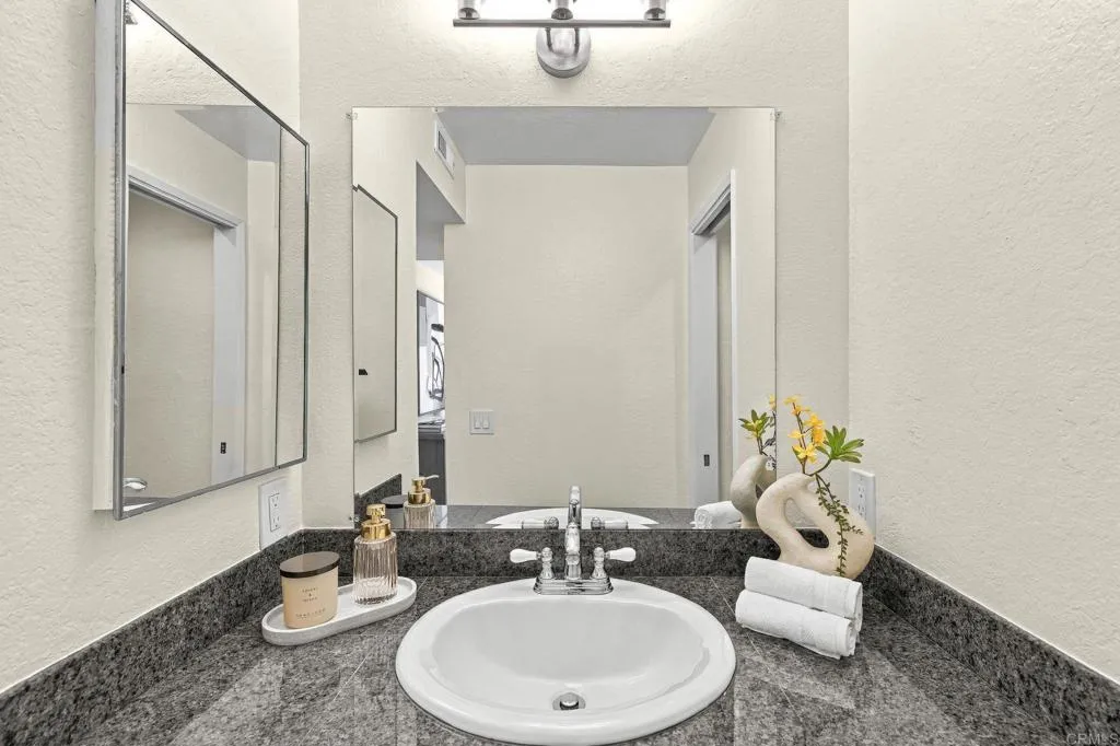 11215 Avenida De Los Lobos, #B, San Diego, CA 92127