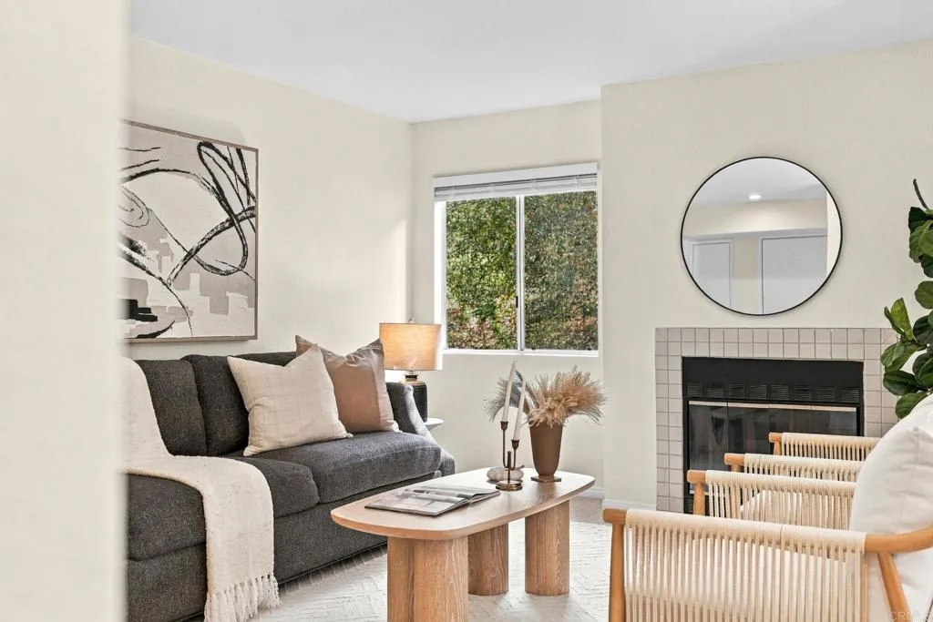 11215 Avenida De Los Lobos, #B, San Diego, CA 92127