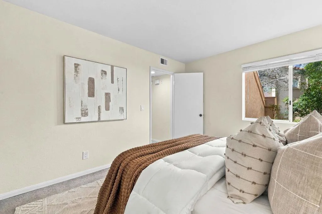 11215 Avenida De Los Lobos, #B, San Diego, CA 92127