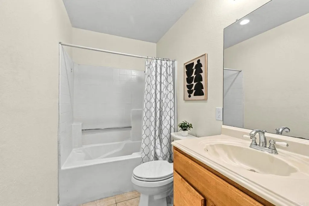 11215 Avenida De Los Lobos, #B, San Diego, CA 92127