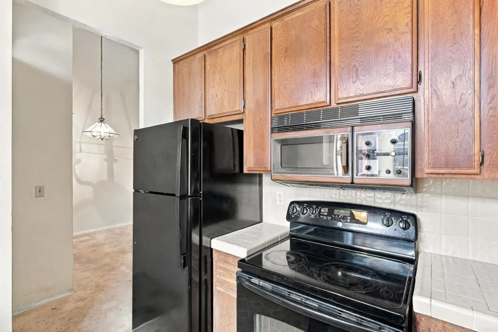 3976 Iowa Street, #5, San Diego, CA 92104 3976 Iowa Street, #5, San Diego, CA 92104