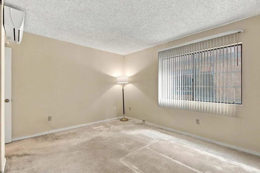 3976 Iowa Street, #5, San Diego, CA 92104 3976 Iowa Street, #5, San Diego, CA 92104