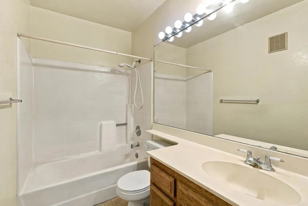 3976 Iowa Street, #5, San Diego, CA 92104 3976 Iowa Street, #5, San Diego, CA 92104