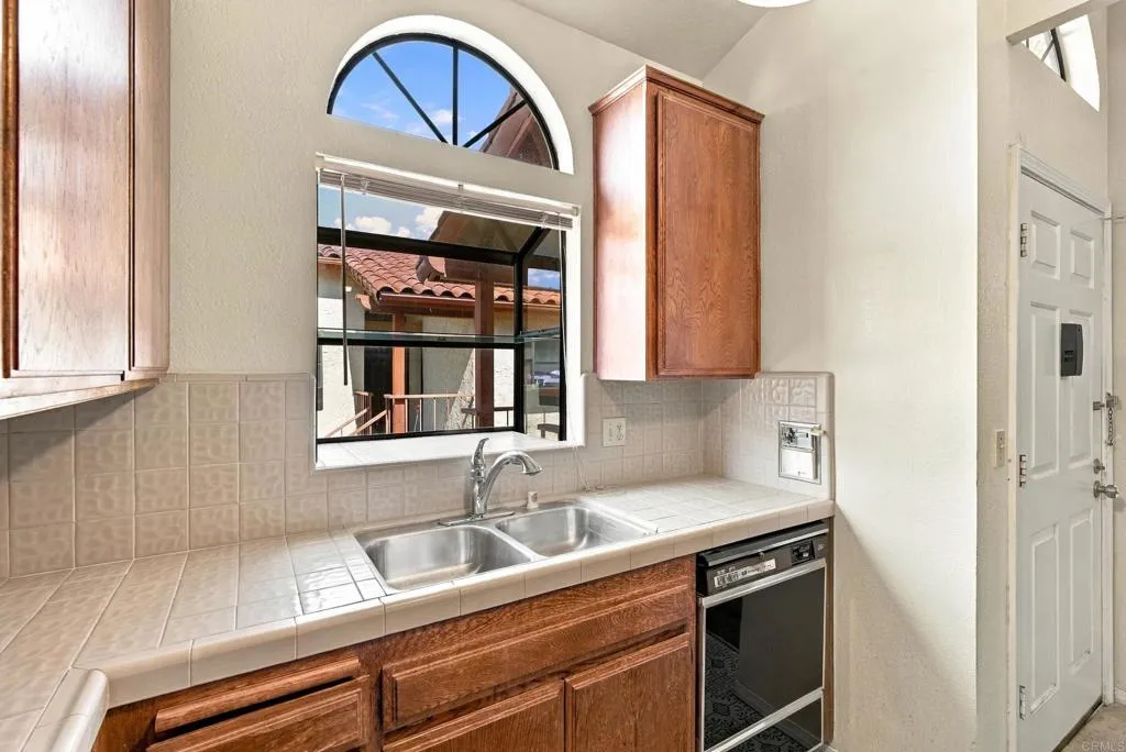 3976 Iowa Street, #5, San Diego, CA 92104 3976 Iowa Street, #5, San Diego, CA 92104