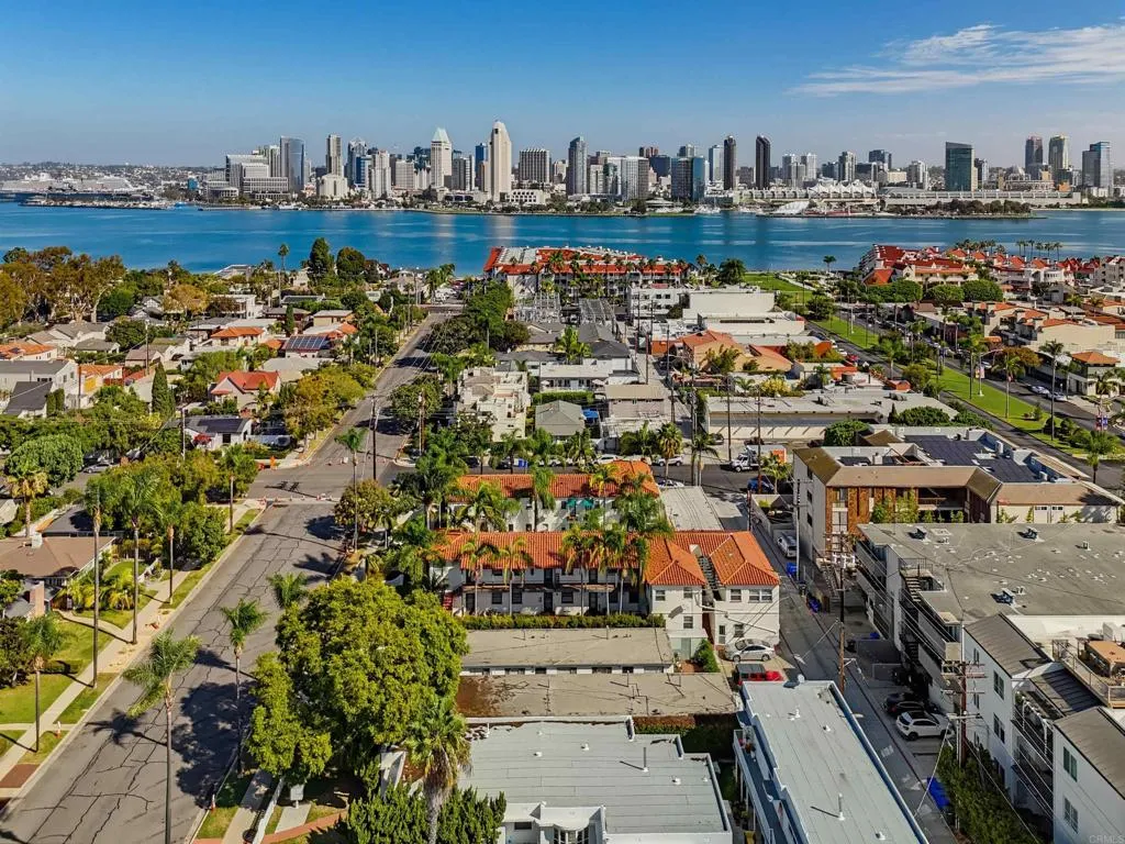 221-D Avenue Avenue, Coronado, CA 92118 221-D Avenue Avenue, Coronado, CA 92118