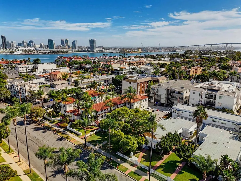 221-D Avenue Avenue, Coronado, CA 92118 221-D Avenue Avenue, Coronado, CA 92118