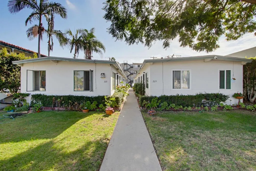 221-D Avenue Avenue, Coronado, CA 92118 221-D Avenue Avenue, Coronado, CA 92118