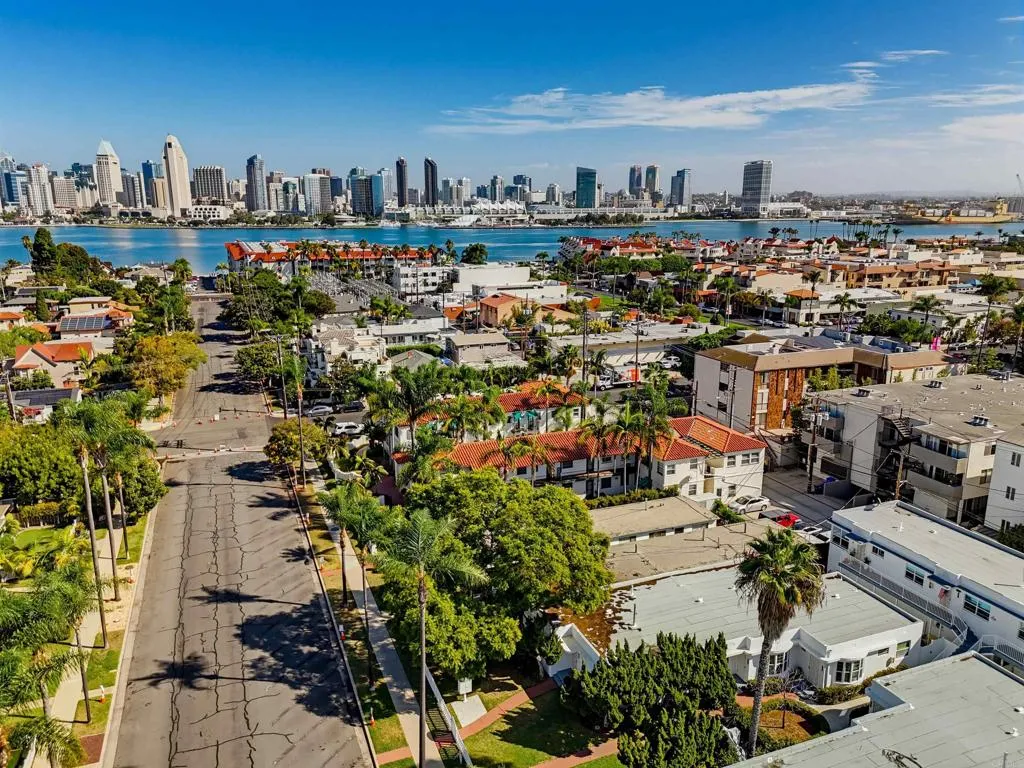 221-D Avenue Avenue, Coronado, CA 92118 221-D Avenue Avenue, Coronado, CA 92118