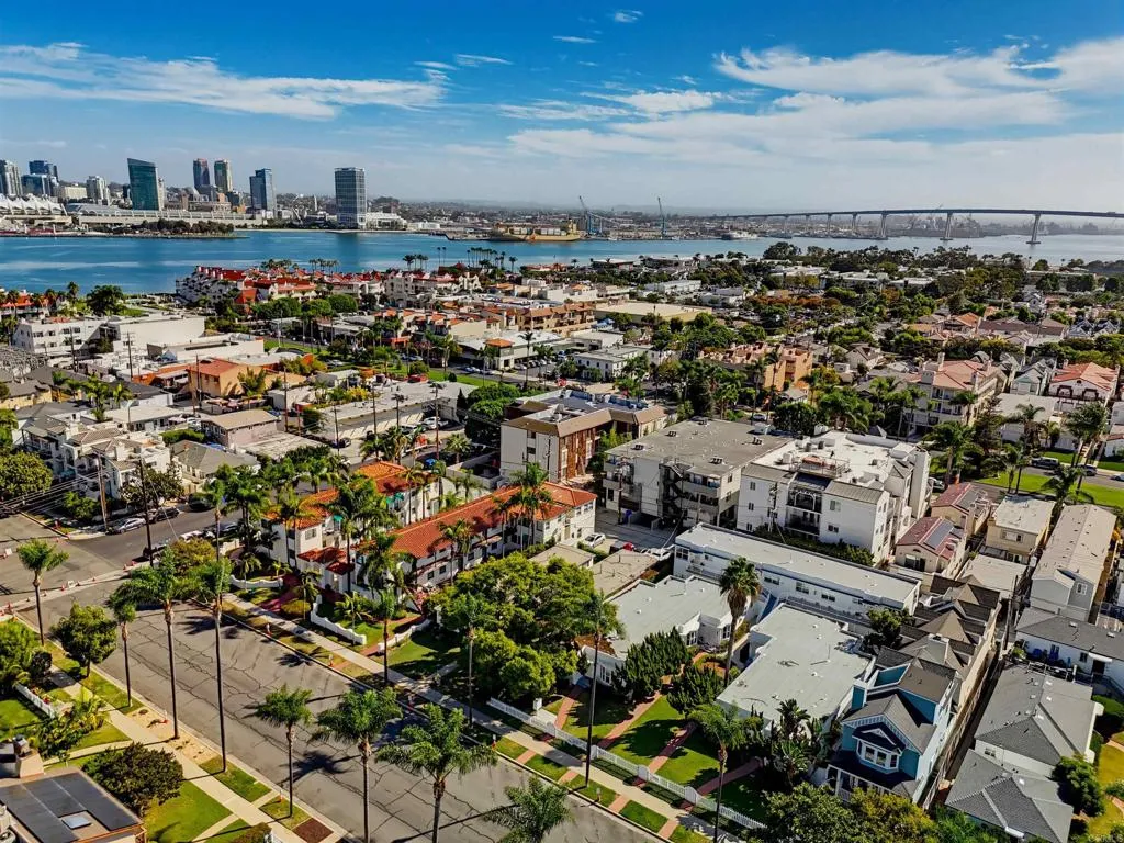 221-D Avenue Avenue, Coronado, CA 92118 221-D Avenue Avenue, Coronado, CA 92118
