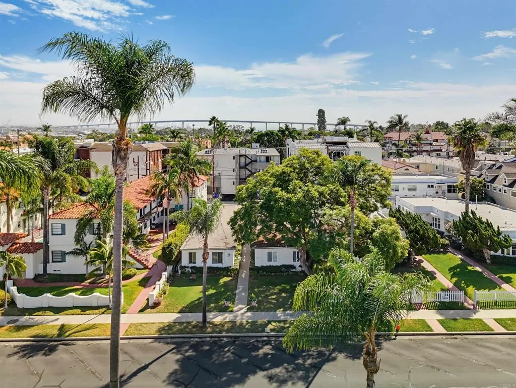 221-D Avenue Avenue, Coronado, CA 92118 221-D Avenue Avenue, Coronado, CA 92118