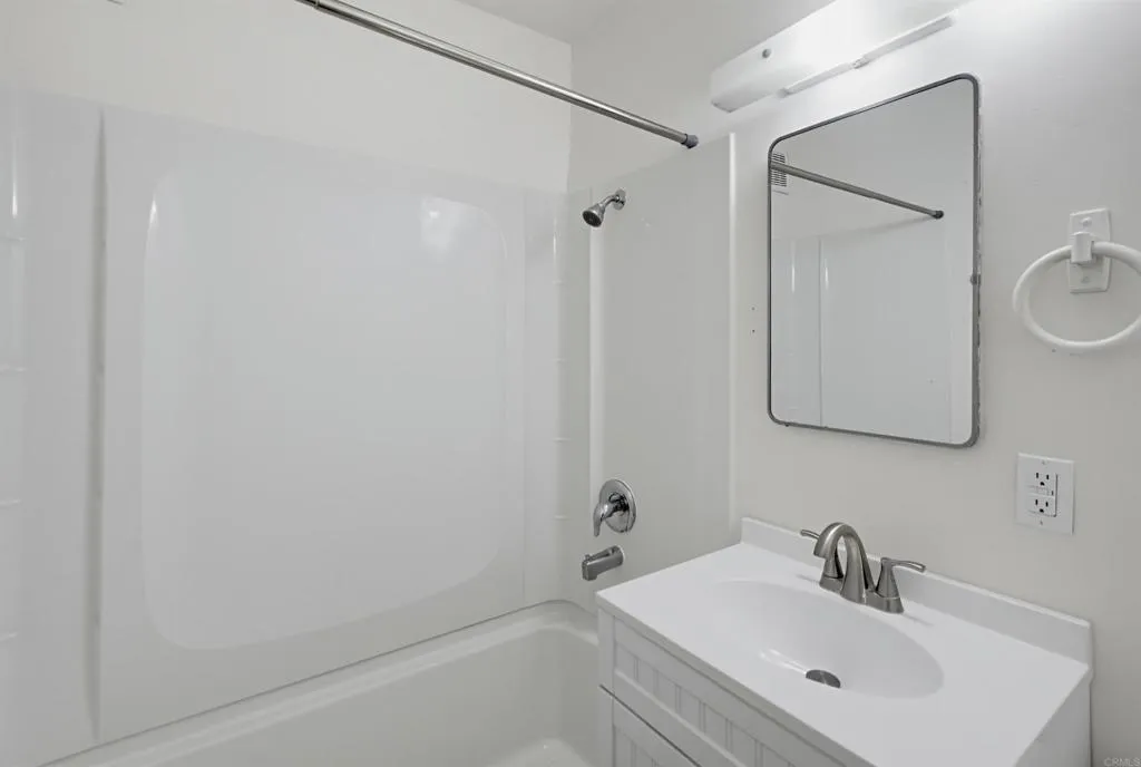 221-D Avenue Avenue, Coronado, CA 92118 221-D Avenue Avenue, Coronado, CA 92118