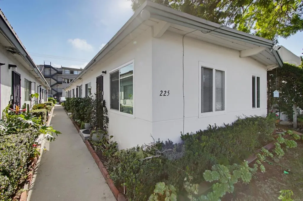 221-D Avenue Avenue, Coronado, CA 92118 221-D Avenue Avenue, Coronado, CA 92118
