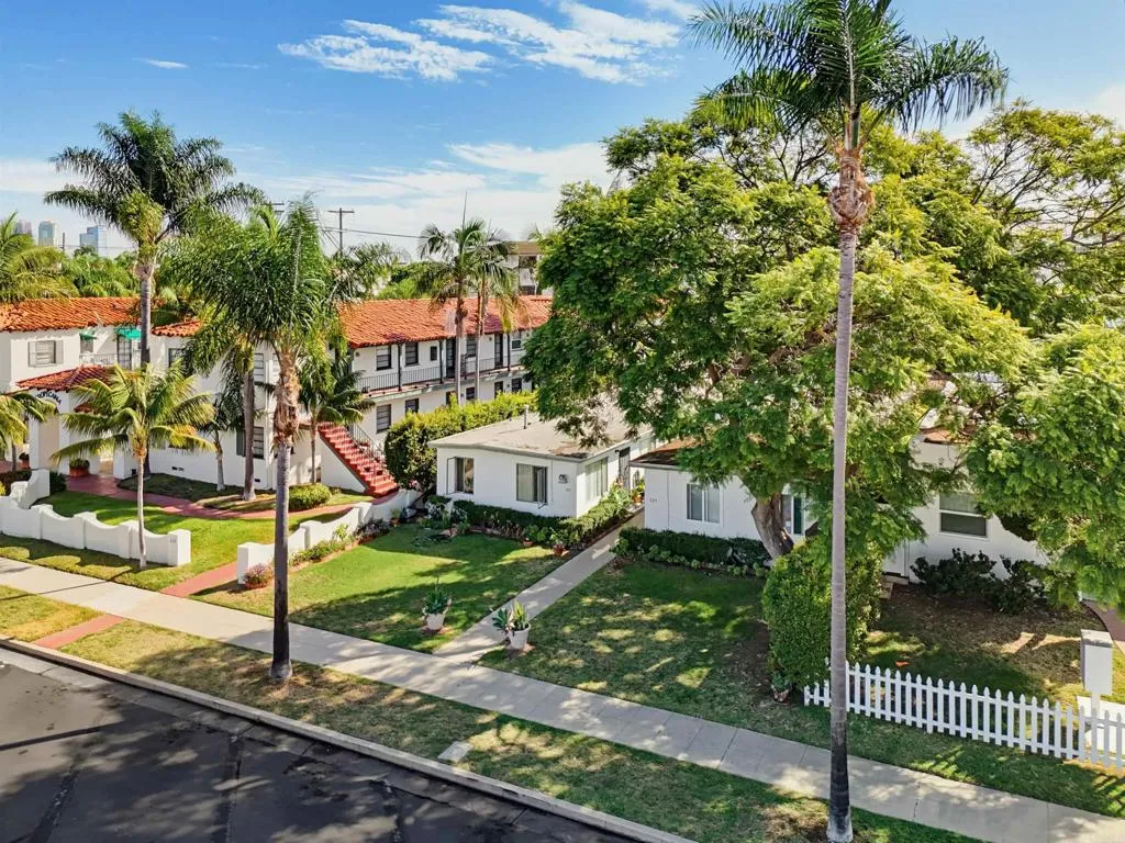 221-D Avenue Avenue, Coronado, CA 92118 221-D Avenue Avenue, Coronado, CA 92118