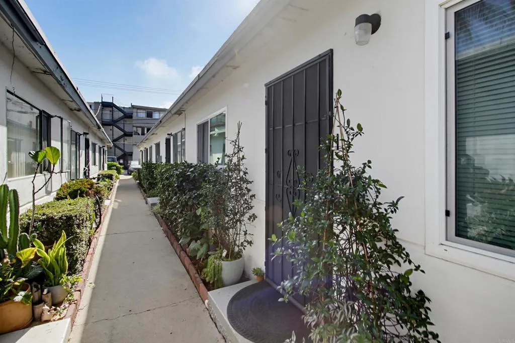 221-D Avenue Avenue, Coronado, CA 92118 221-D Avenue Avenue, Coronado, CA 92118