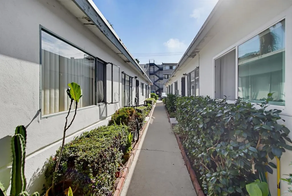 221-D Avenue Avenue, Coronado, CA 92118 221-D Avenue Avenue, Coronado, CA 92118