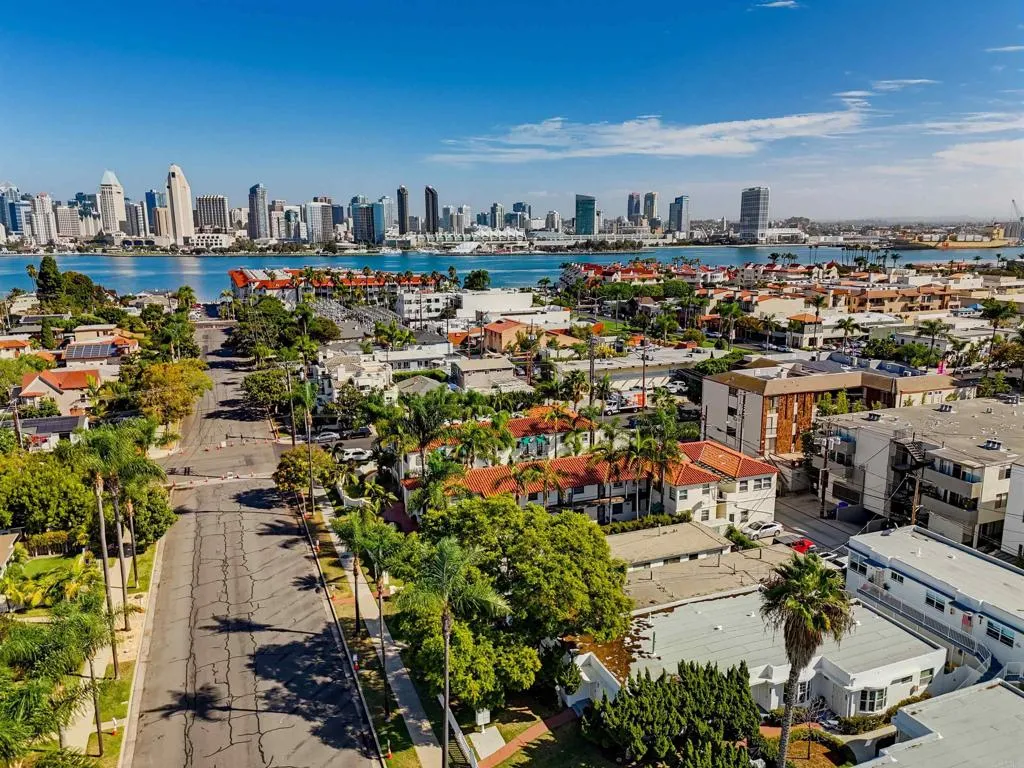 221-D Avenue Avenue, Coronado, CA 92118 221-D Avenue Avenue, Coronado, CA 92118