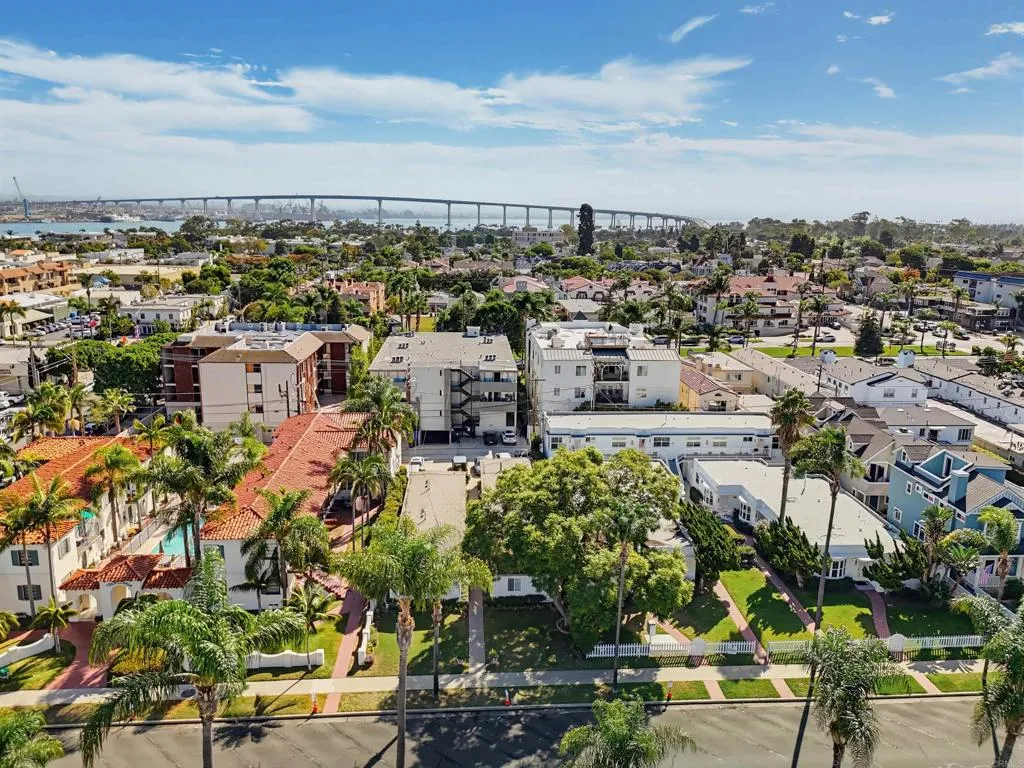 221-D Avenue Avenue, Coronado, CA 92118 221-D Avenue Avenue, Coronado, CA 92118