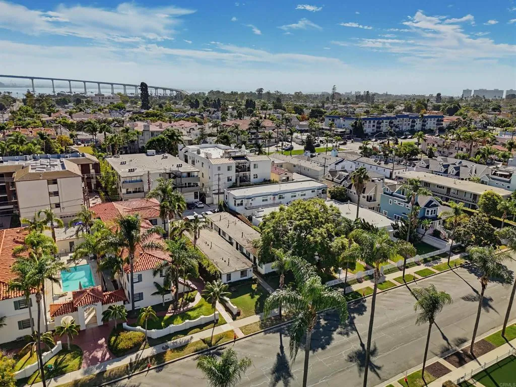 221-D Avenue Avenue, Coronado, CA 92118 221-D Avenue Avenue, Coronado, CA 92118