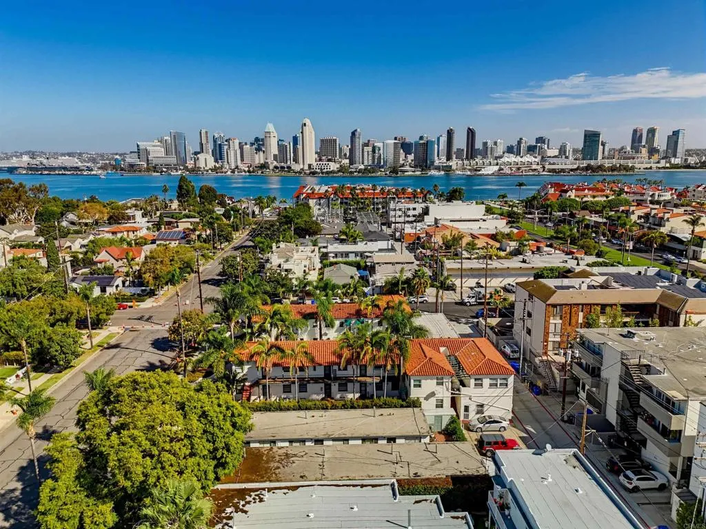 221-D Avenue Avenue, Coronado, CA 92118 221-D Avenue Avenue, Coronado, CA 92118