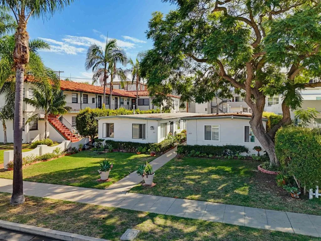 221-D Avenue Avenue, Coronado, CA 92118 221-D Avenue Avenue, Coronado, CA 92118