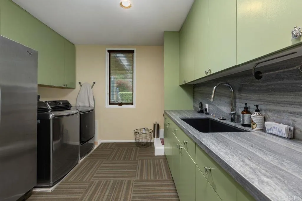30477 Via Maria Elena, Bonsall, CA 92003 Laundry Room