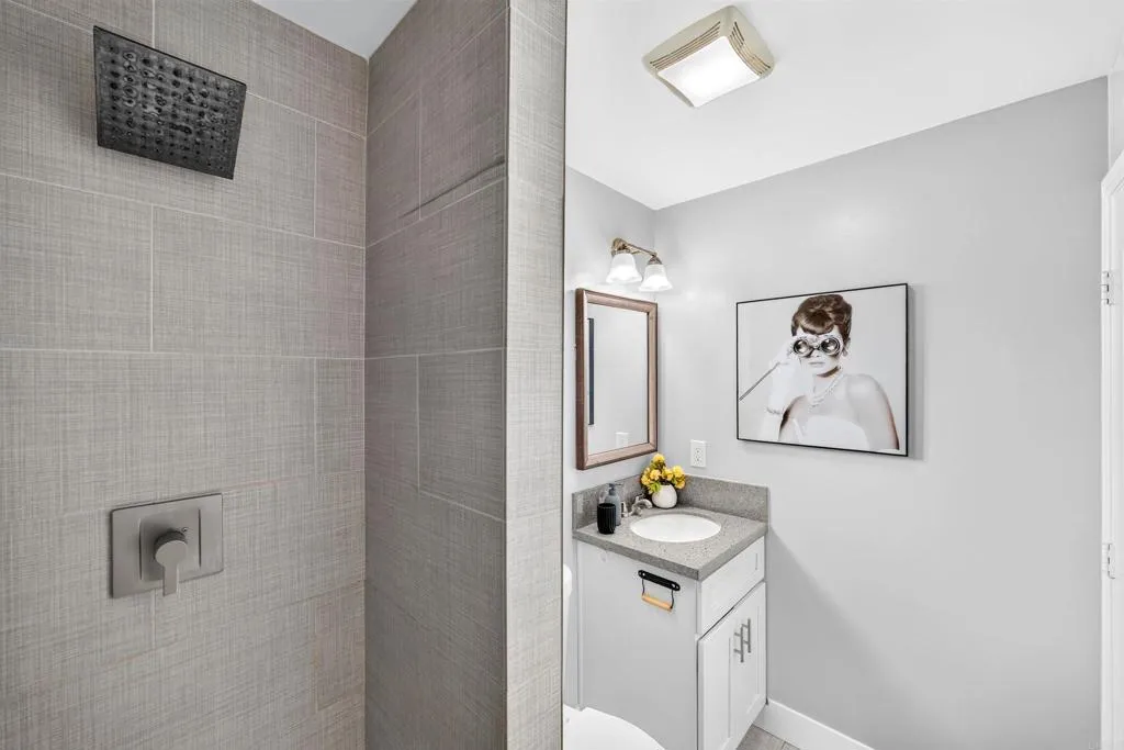 264 S 39th Street, San Diego, CA 92113 264 S 39th Street, San Diego, CA 92113