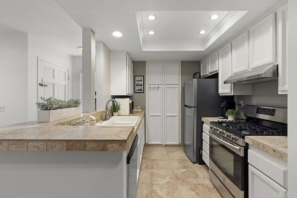 1095 Shadowridge Drive, #129, Vista, CA 92081