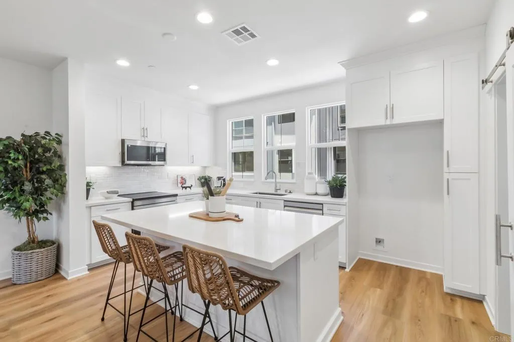 2639 Allium Way, Carlsbad, CA 92008 2639 Allium Way, Carlsbad, CA 92008