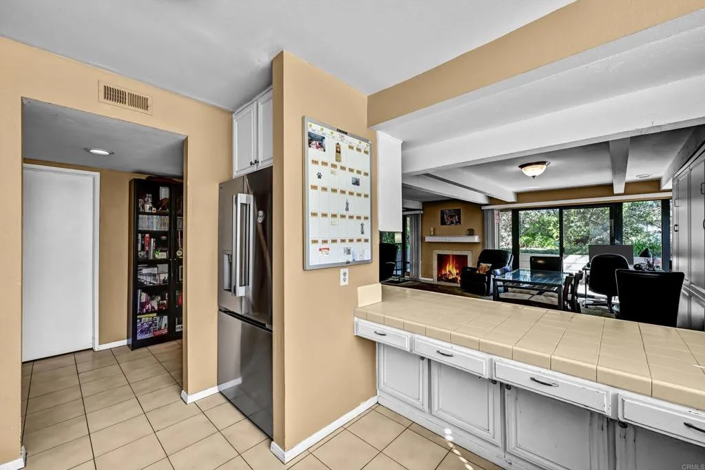 2535 Navarra Drive, #6A, Carlsbad, CA 92009 2535 Navarra Drive, #6A, Carlsbad, CA 92009