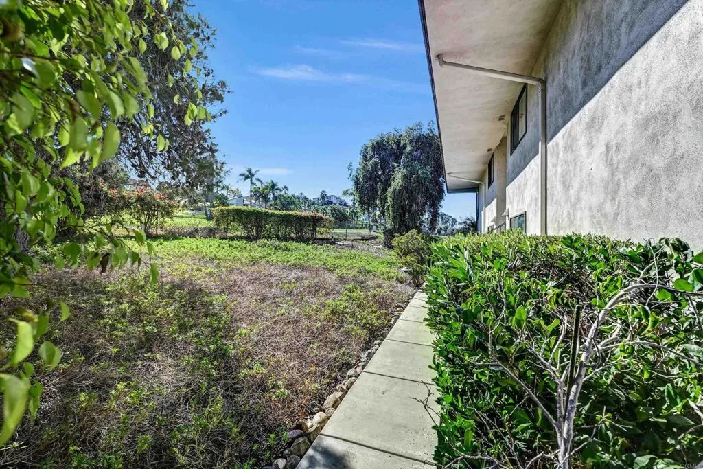 2535 Navarra Drive, #6A, Carlsbad, CA 92009 2535 Navarra Drive, #6A, Carlsbad, CA 92009