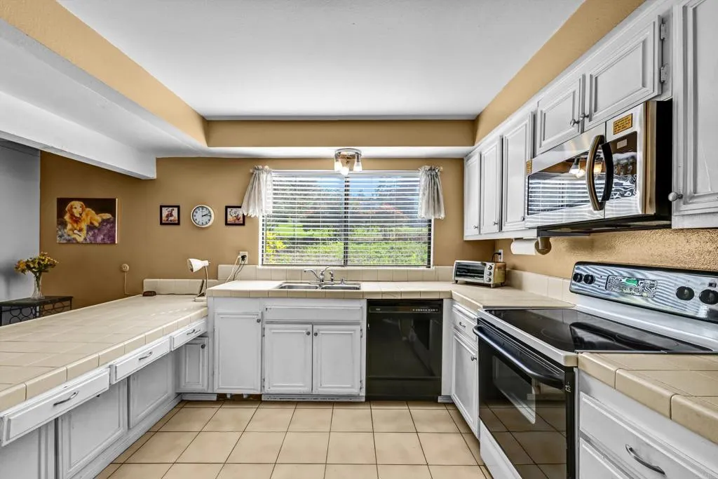 2535 Navarra Drive, #6A, Carlsbad, CA 92009 2535 Navarra Drive, #6A, Carlsbad, CA 92009