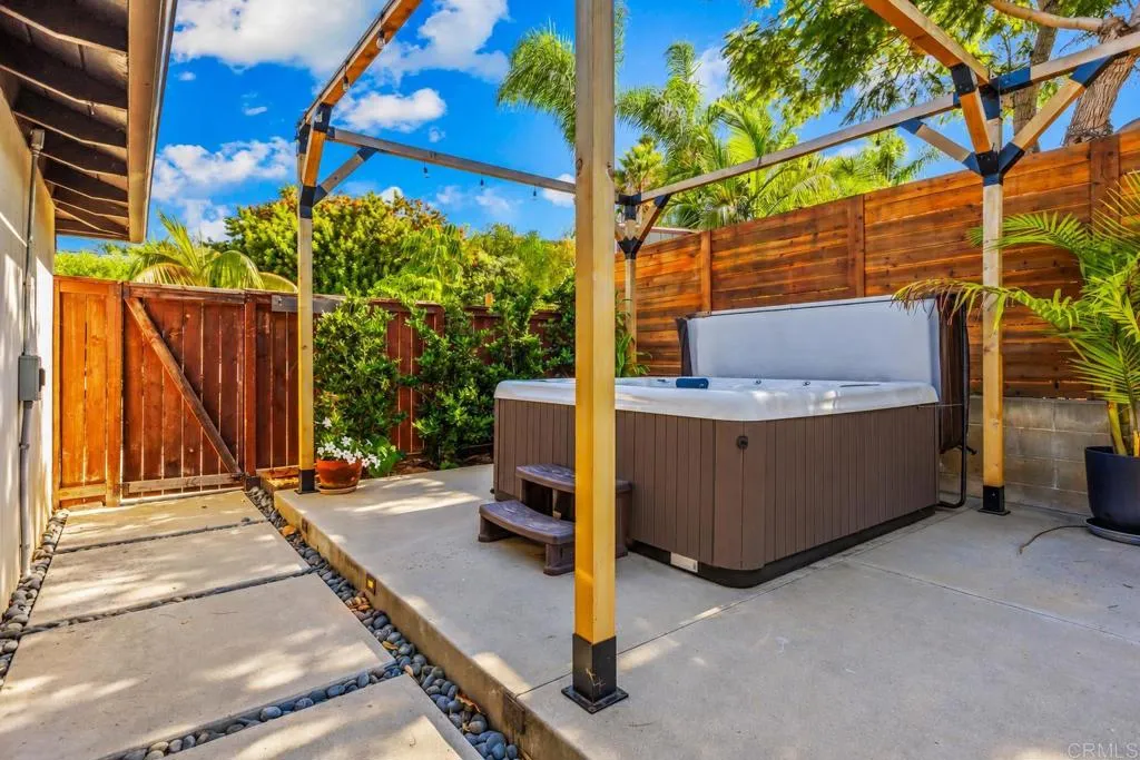 https://cdn.realtyfeed.com/cdn/127/307108282/78cc82a176b7495ec3f9b78b3846c21e.webp