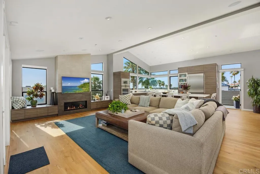 https://cdn.realtyfeed.com/cdn/127/307108499/084bcd3ffc67bb79b11af8f414338b09.webp