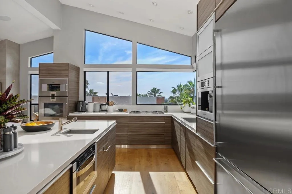 https://cdn.realtyfeed.com/cdn/127/307108499/243a1008c906adf7d7c86c292e26efda.webp