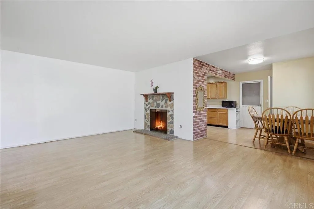 https://cdn.realtyfeed.com/cdn/127/307108544/c70d984044e0b84a320d65ebb5577f55.webp